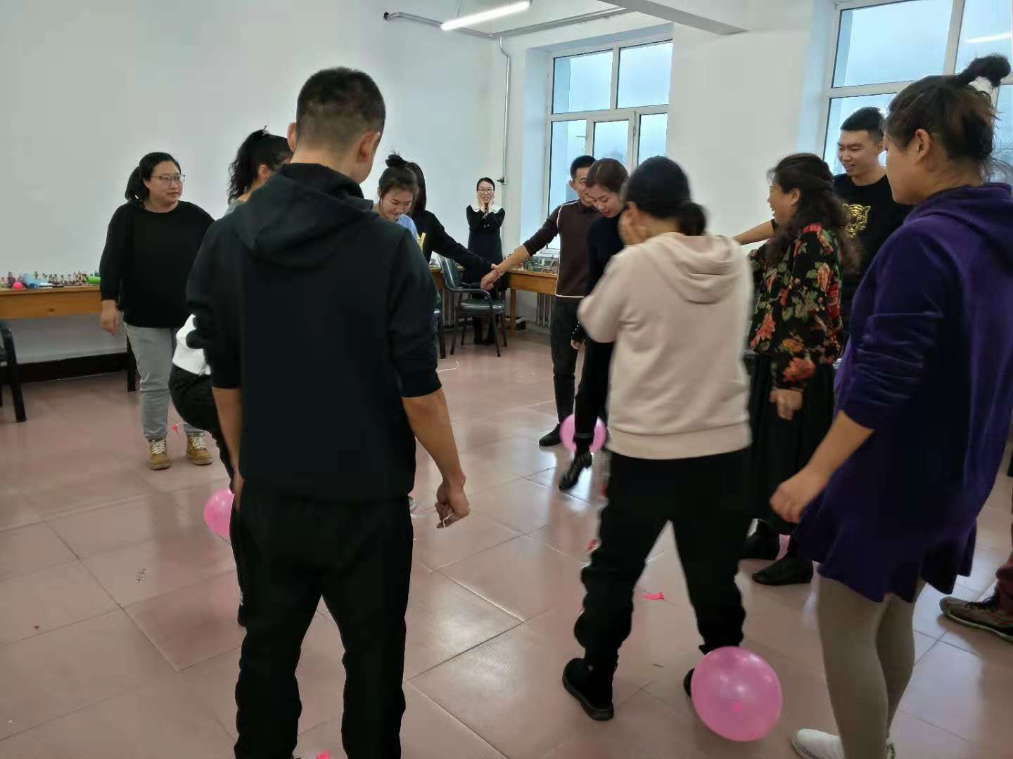 我校舉辦“科學(xué)減壓_促進(jìn)心理健康”團(tuán)體心理訓(xùn)練活動(dòng) 我校舉辦“科學(xué)減壓_促進(jìn)心理健康”團(tuán)體心理訓(xùn)練活動(dòng)