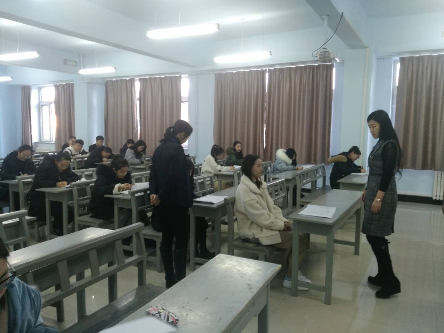 學(xué)院圓滿完成期末考試工作 學(xué)院圓滿完成期末考試工作